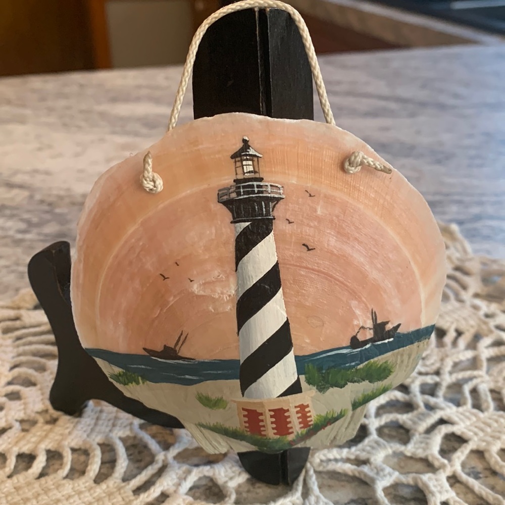 🏷️ 3 for $10
2 Vintage handmade painted shell lighthouses - Picture 10 of 11